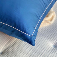 Housse de couette satinée bleue avec bourdon - LUXE