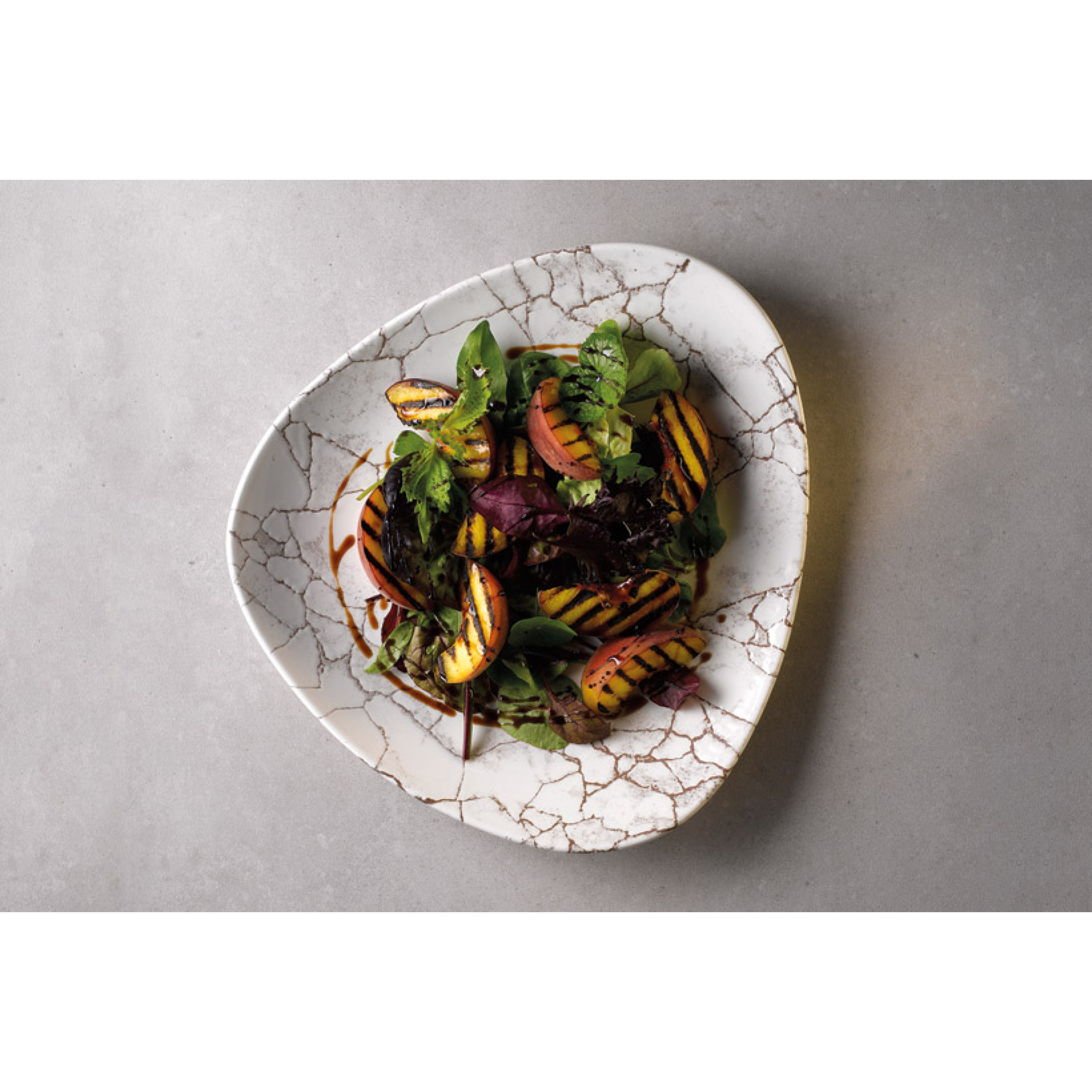 Assiette triangle plate  Kintsugi  Agate Grey - Churchill