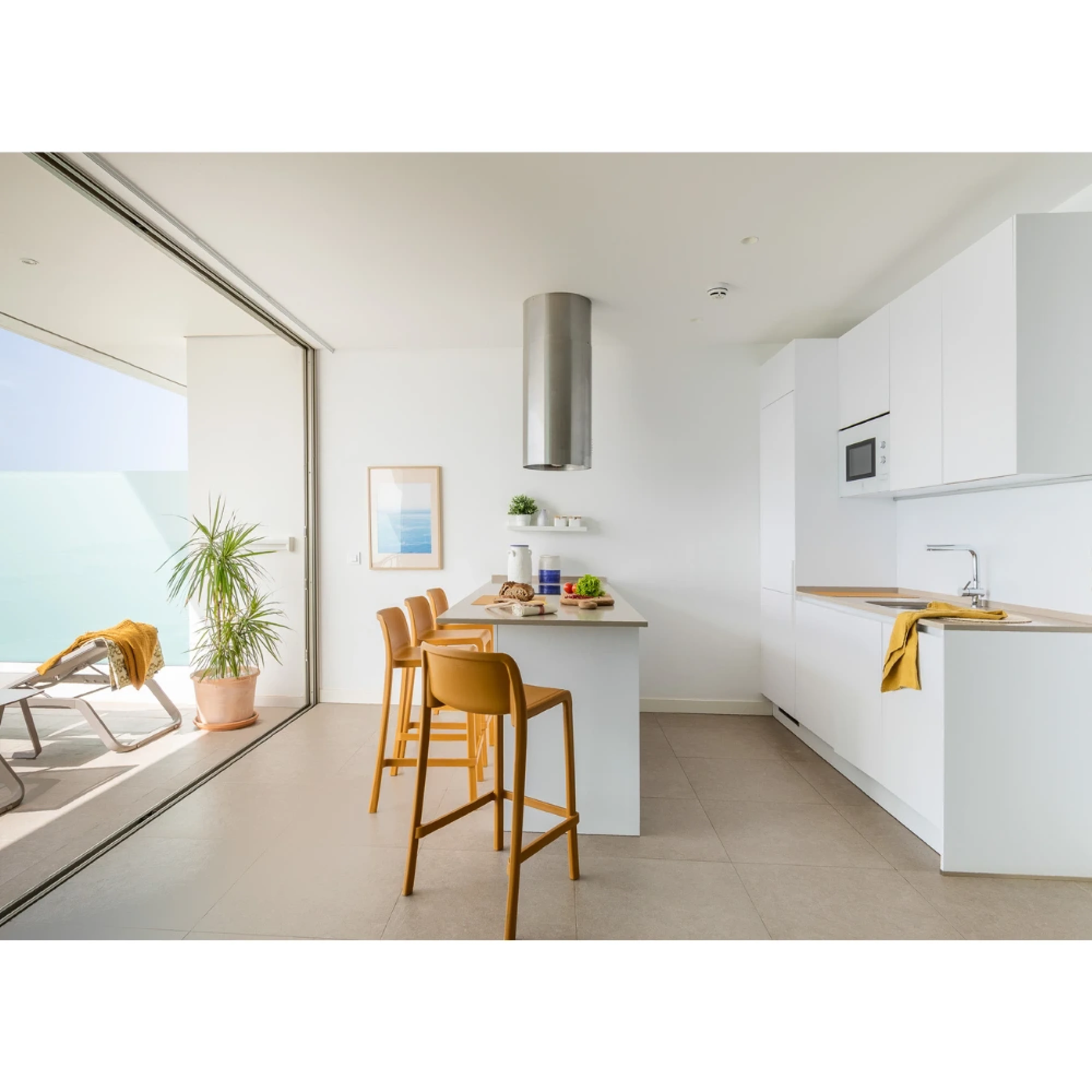 Attic Tabouret haut empilable - ezpeleta professionnel