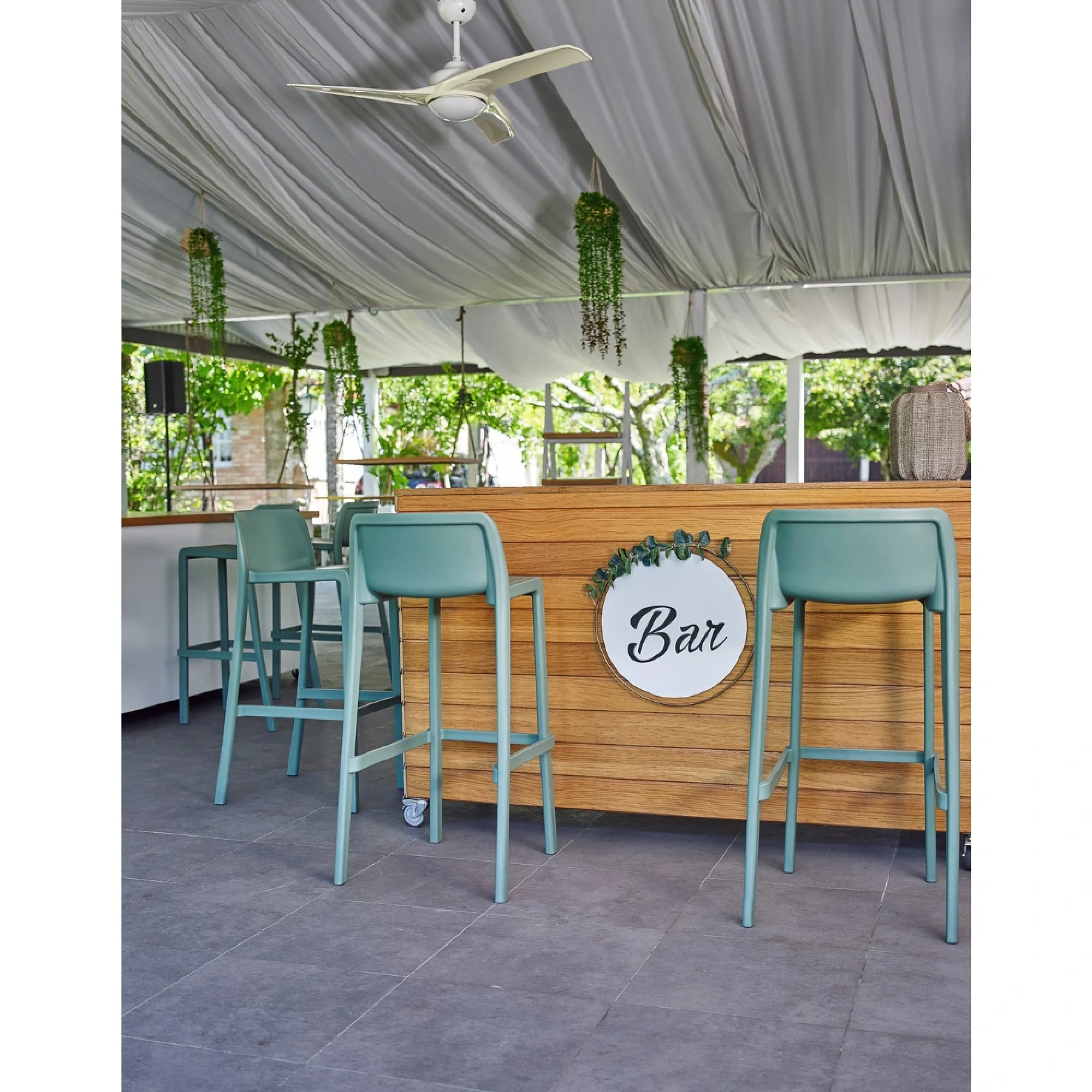 Attic Tabouret haut empilable - ezpeleta professionnel