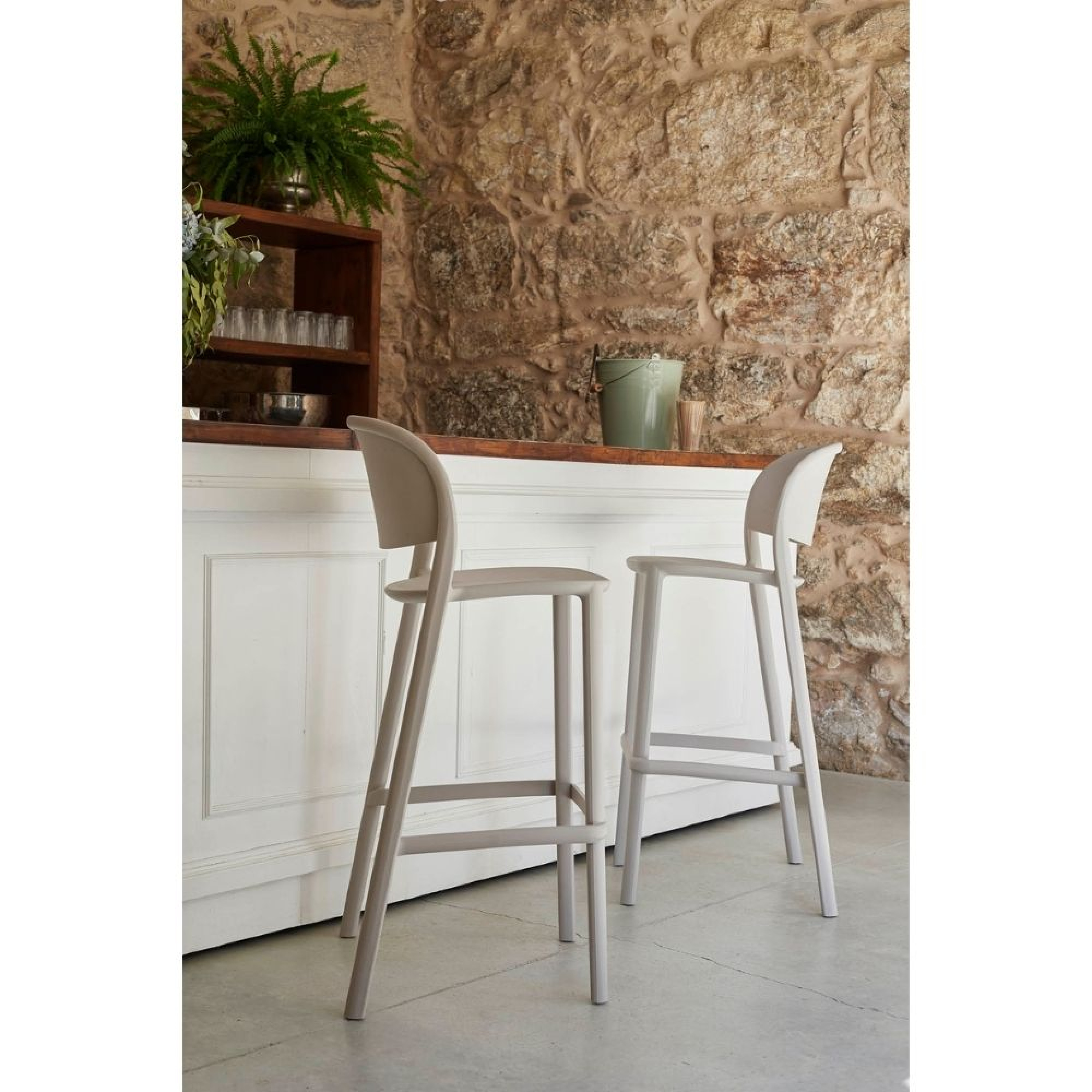 Tabouret haut empilable TRENA - Ezpeleta professionnel