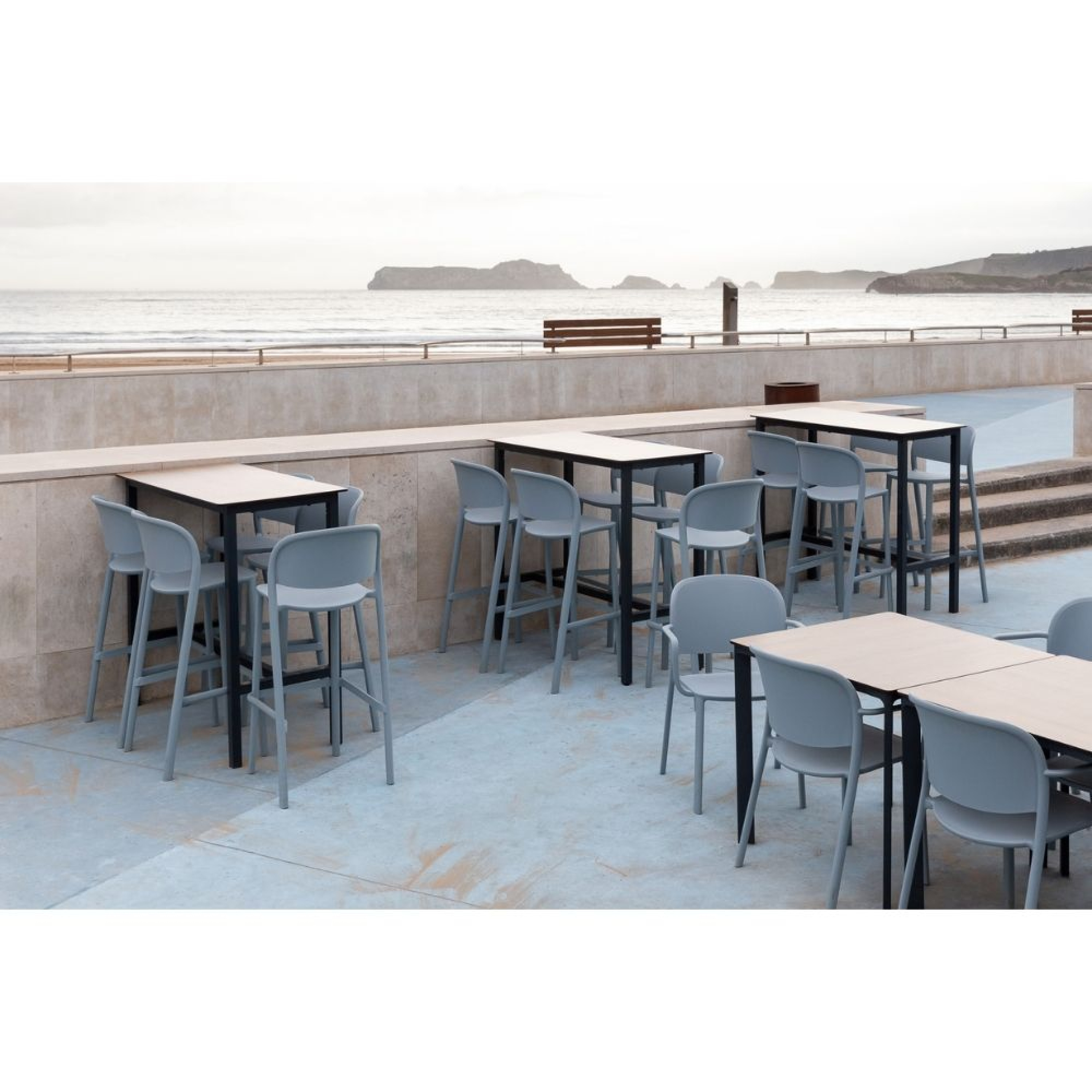 Tabouret haut empilable TRENA - Ezpeleta professionnel