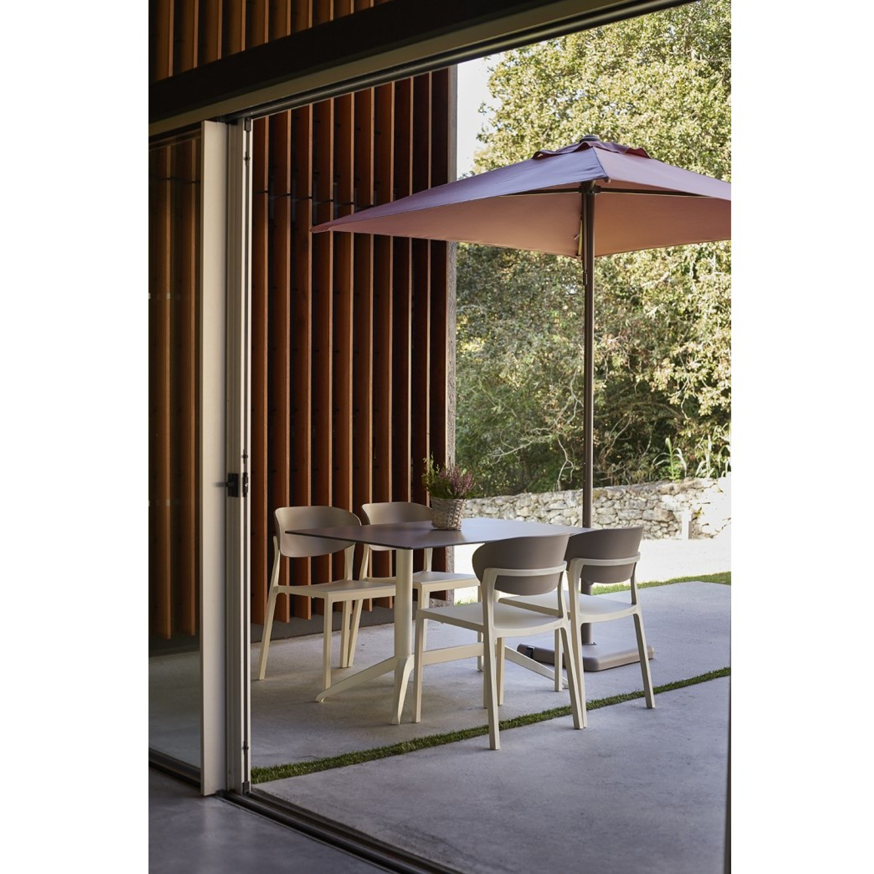 CHAISE EMPILABLE BAKE - EZPELETA PROFESSIONNEL