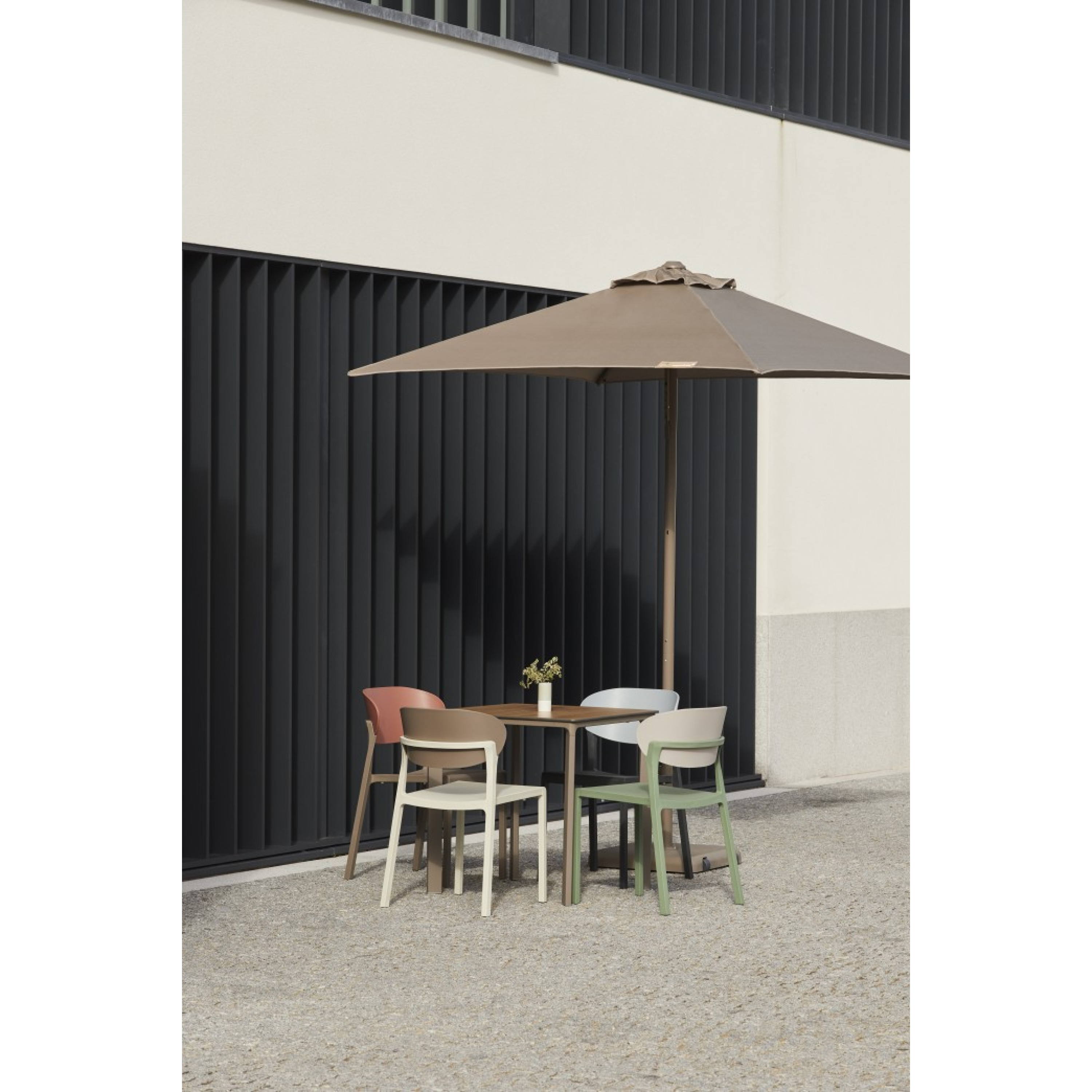 CHAISE EMPILABLE BAKE - EZPELETA PROFESSIONNEL