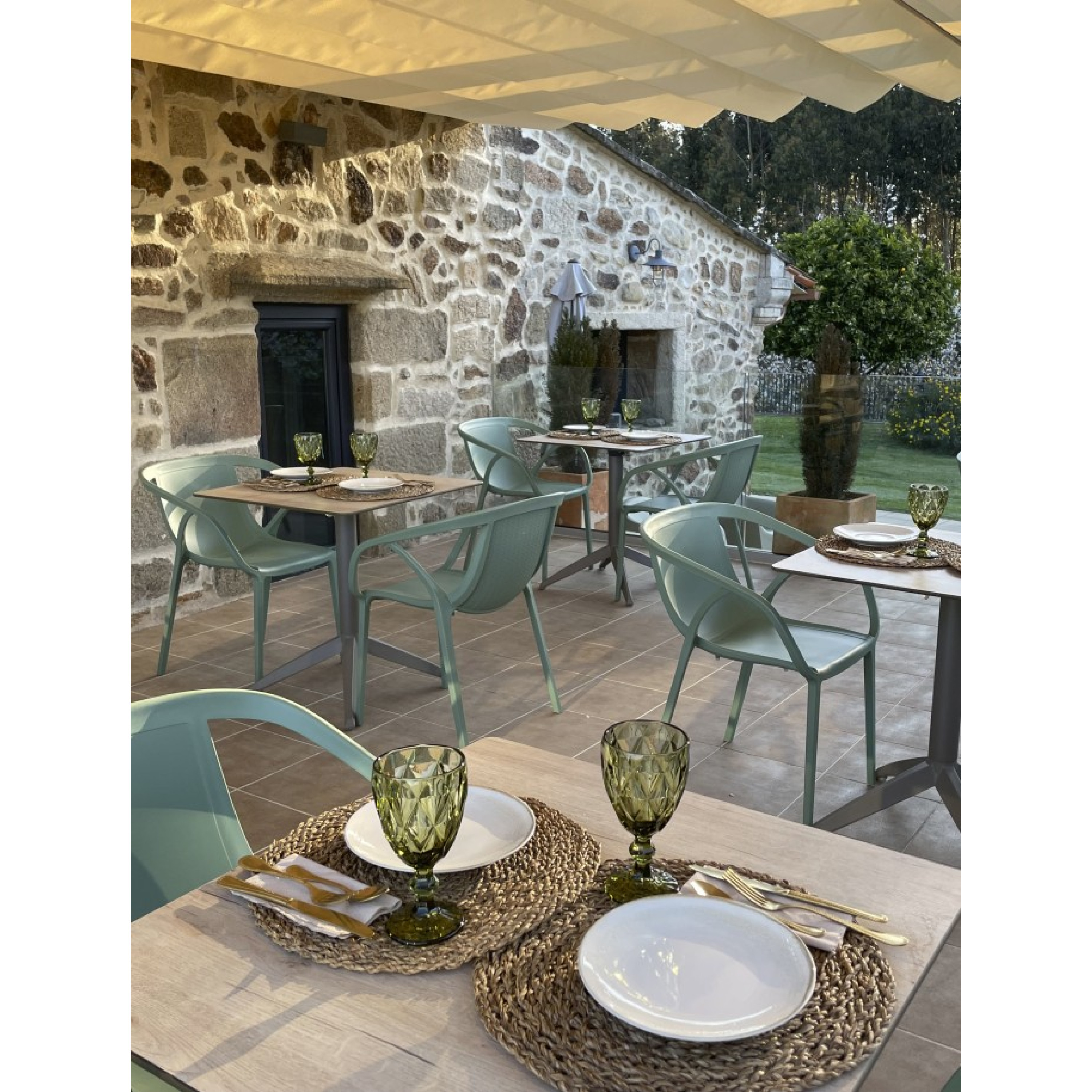 FAUTEUIL EMPILABLE HOP - EZPELETA PROFESSIONNEL