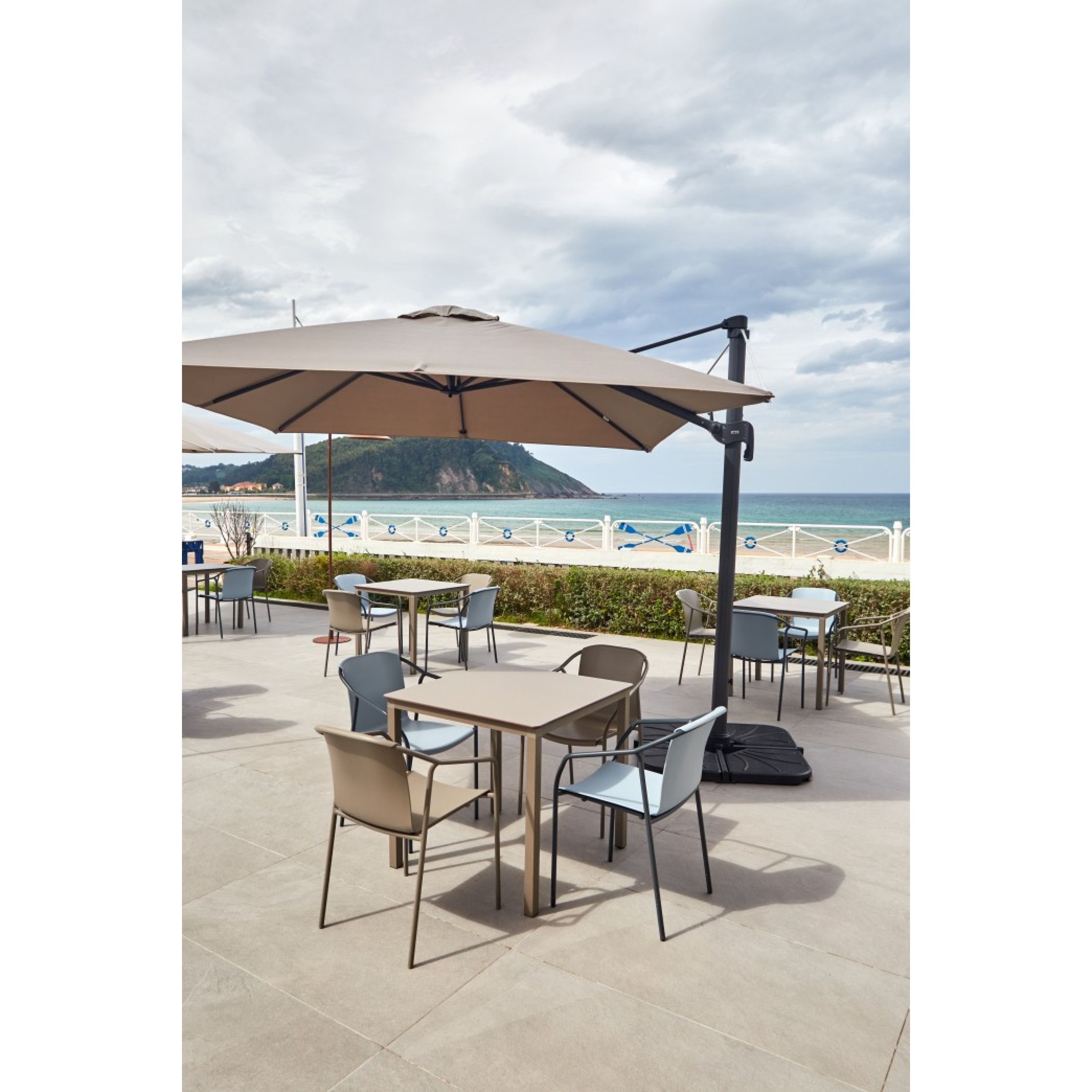 PARASOL DEPORTE FLEXO AVEC PIED EN CROIX - EZPELETA PROFESSIONNEL