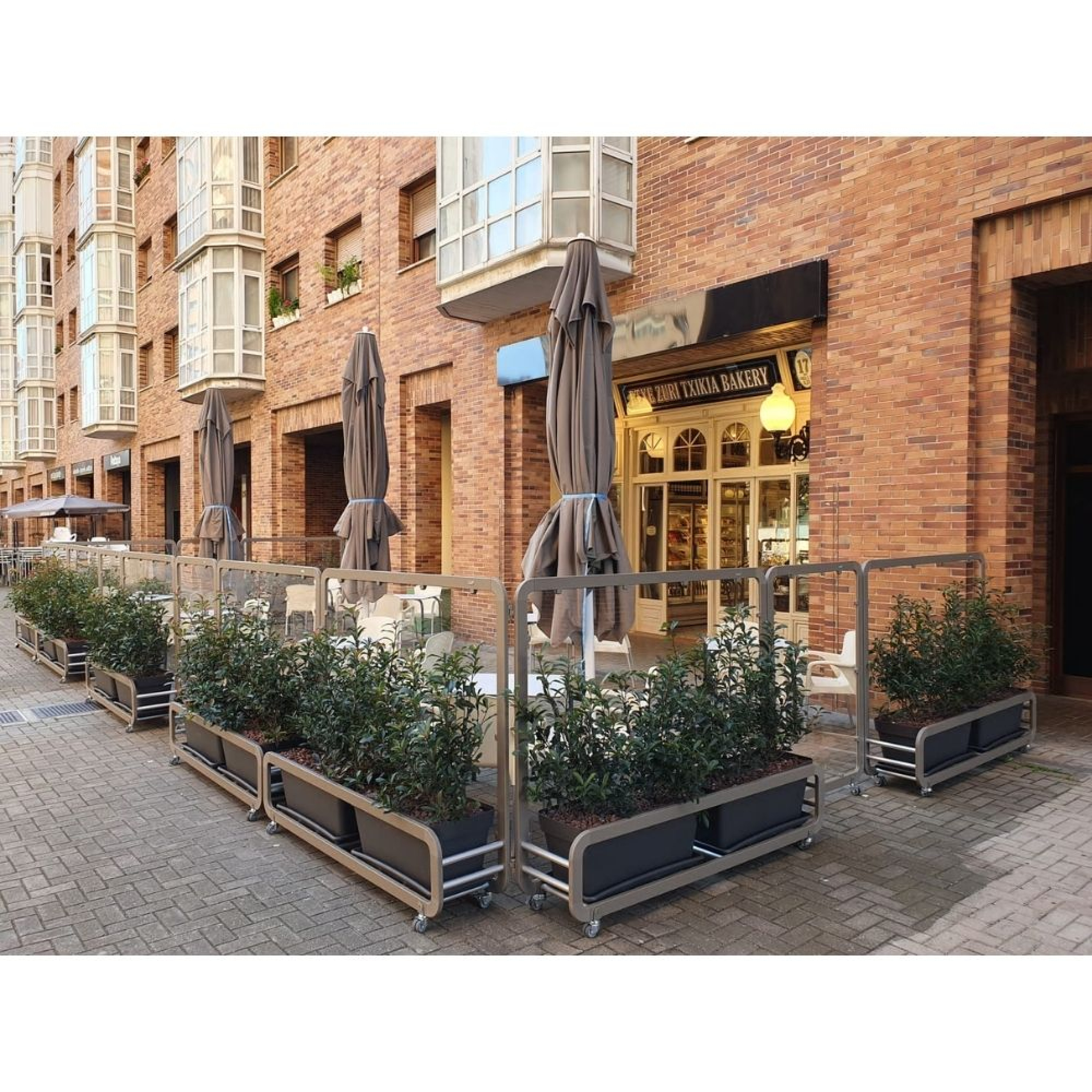 Séparateur d'espaces avec Jardinière SIENA - Ezpeleta professionnel