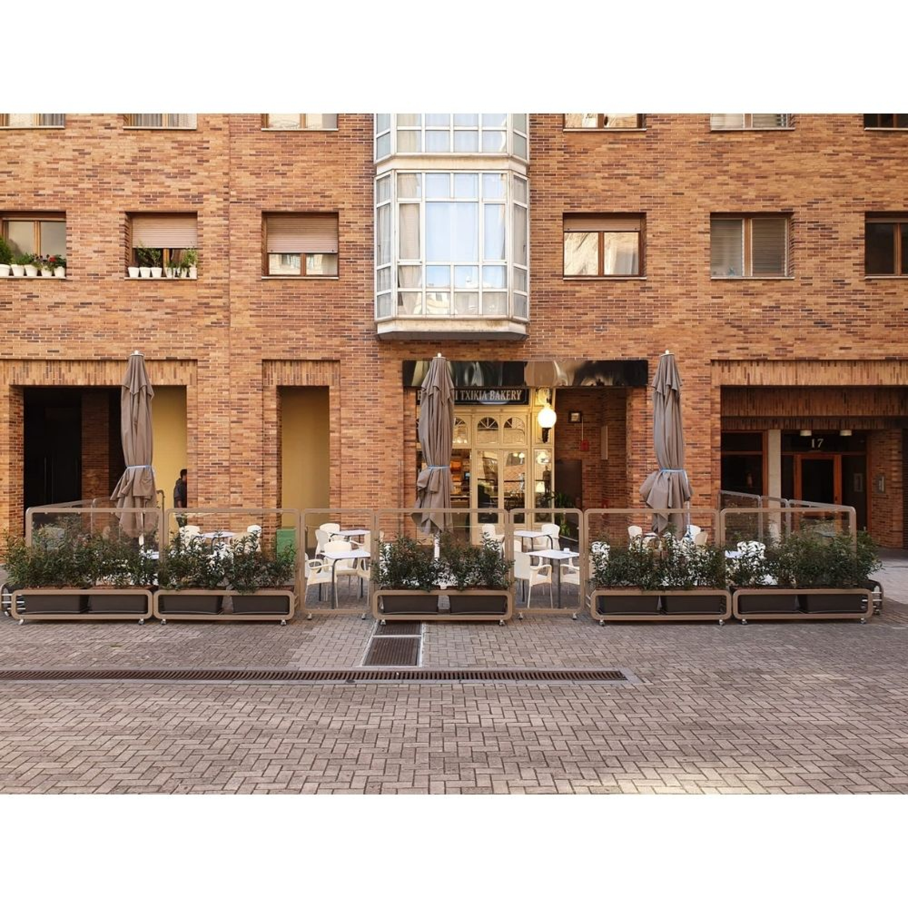 Séparateur d'espaces avec Jardinière SIENA - Ezpeleta professionnel