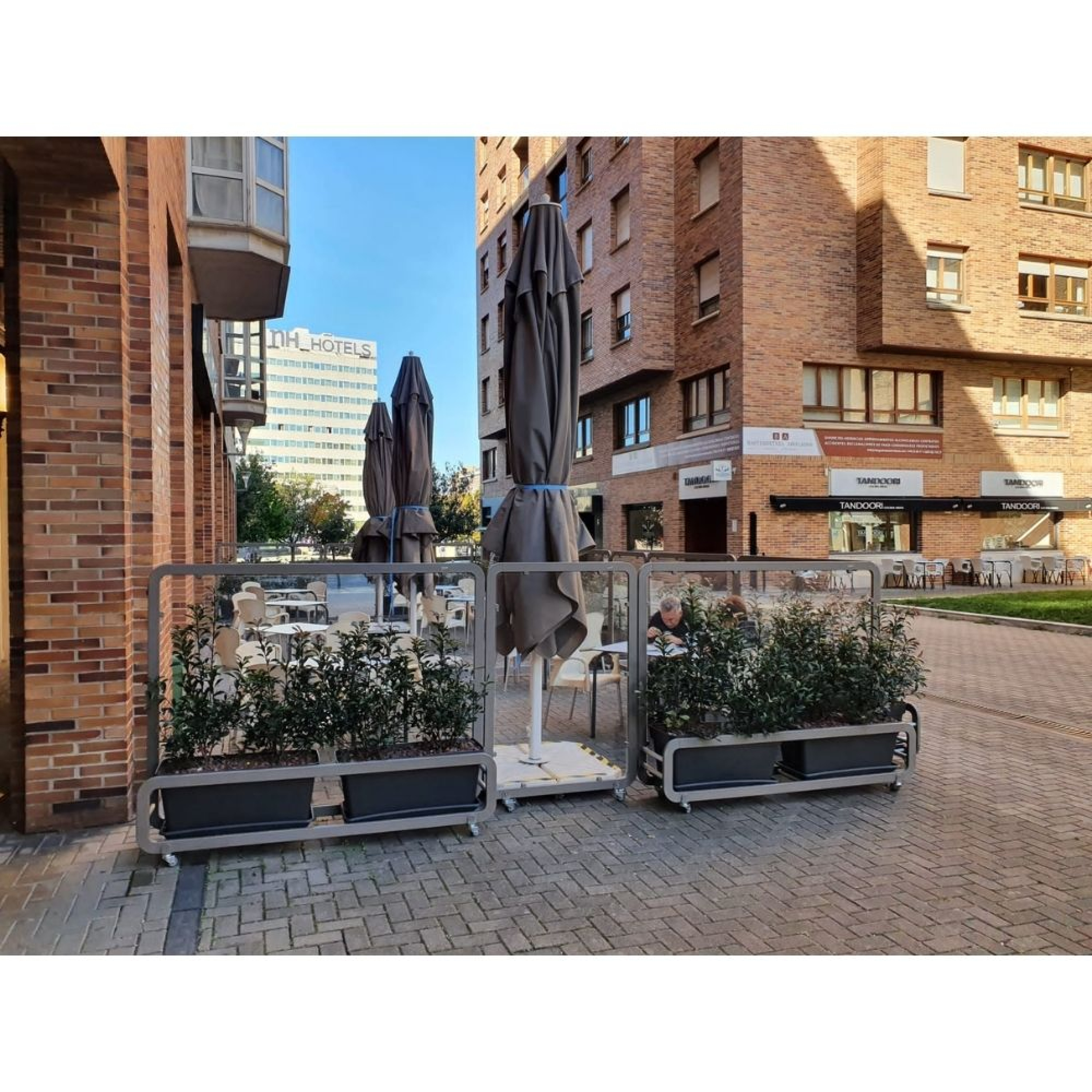 Séparateur d'espaces avec Jardinière SIENA - Ezpeleta professionnel