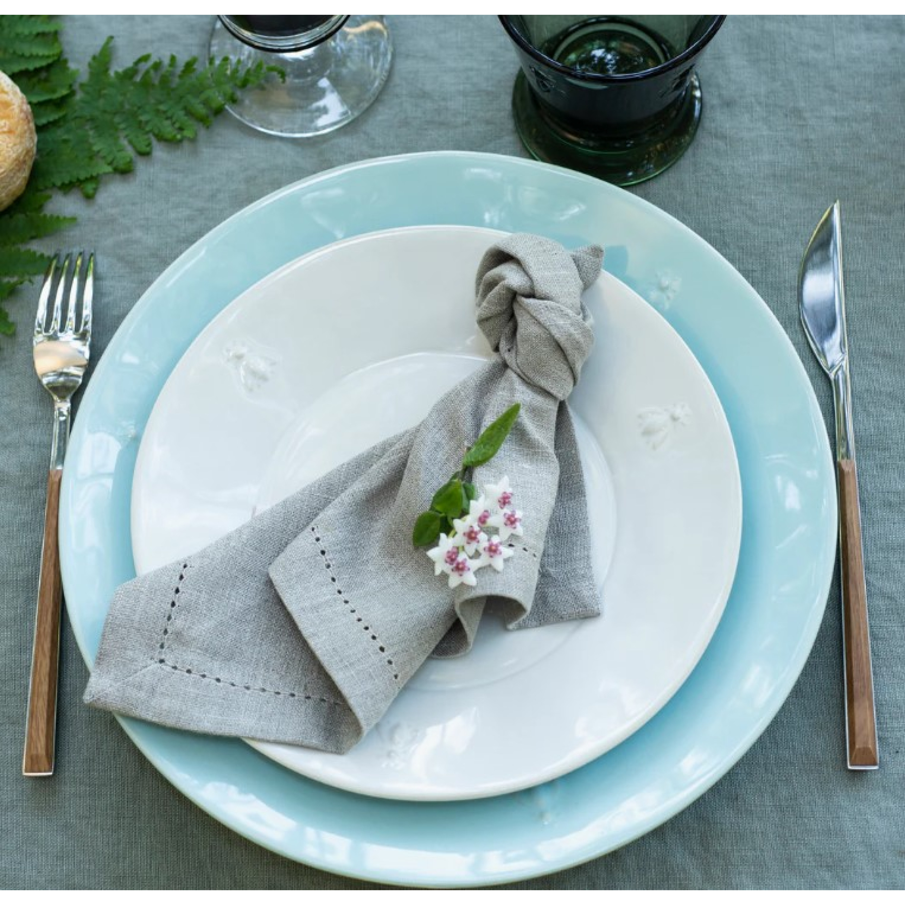 LOT DE 4 ASSIETTES PLATES ABEILLE EN CÉRAMIQUE - LA ROCHERE