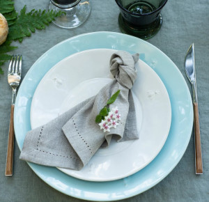 LOT DE 4 ASSIETTES PLATES ABEILLE EN CÉRAMIQUE - LA ROCHERE